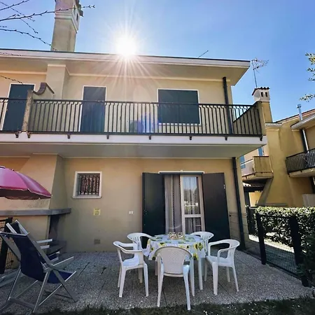 Apartment Cozy With Pool And Garden In