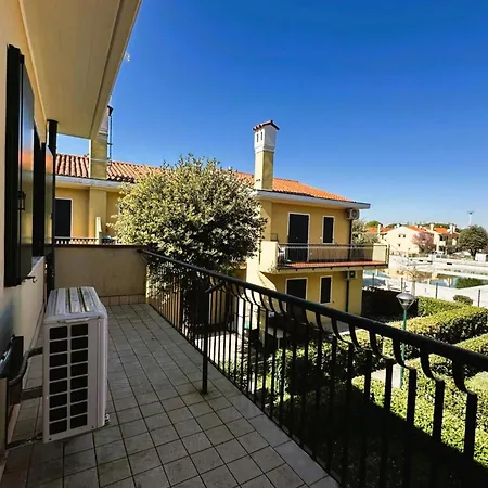 Apartment Cozy With Pool And Garden In *