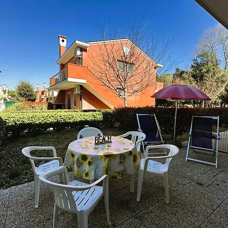 Escape Cozy With Pool And Garden Apartment Bibione