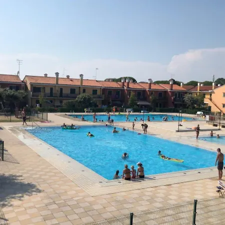 Cozy With Pool And Garden In * Bibione