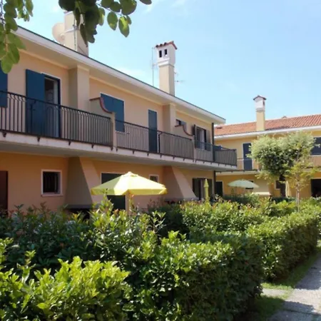 Escape Cozy With Pool And Garden Apartment *